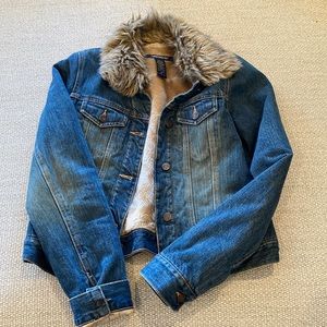 Abercrombie & fitch jean jacket with faux fur and lining size M